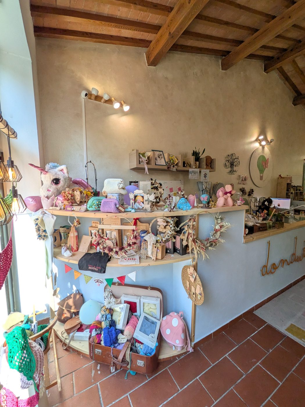 Negozio Dondué — bancone con prodotti